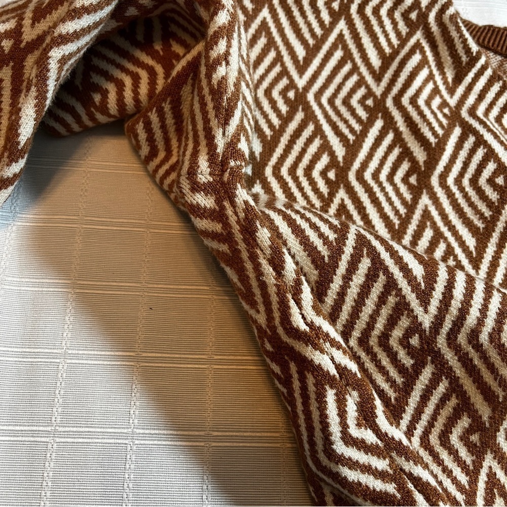 H by Halston Brown and White Geometric Sweater Women's L Teacher Office - Picture 6 of 9